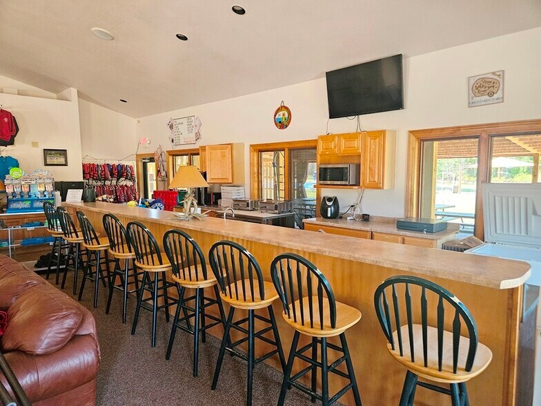 More Photos Of 4702 Hi Pines Ln, Eagle River Trailer Camper Park For Sale