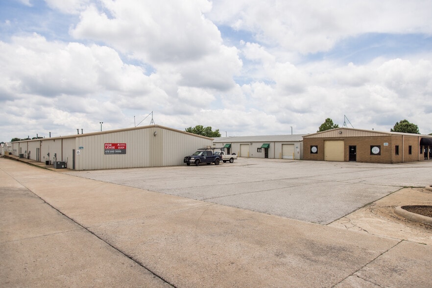 More Photos Of 2380 Worth Ln, Springdale Unknown For Lease