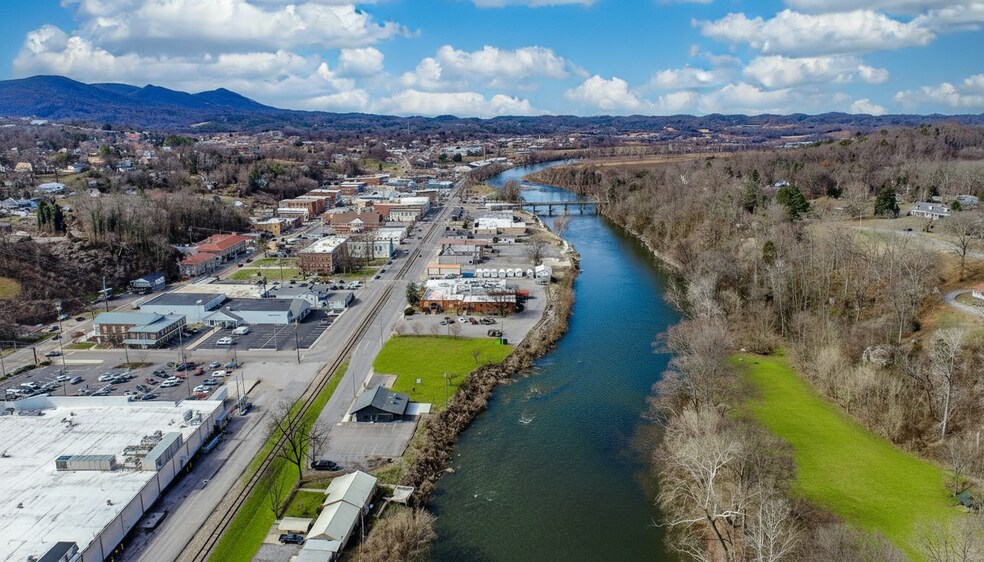 More Photos Of 386 E Main St, Newport Office For Lease