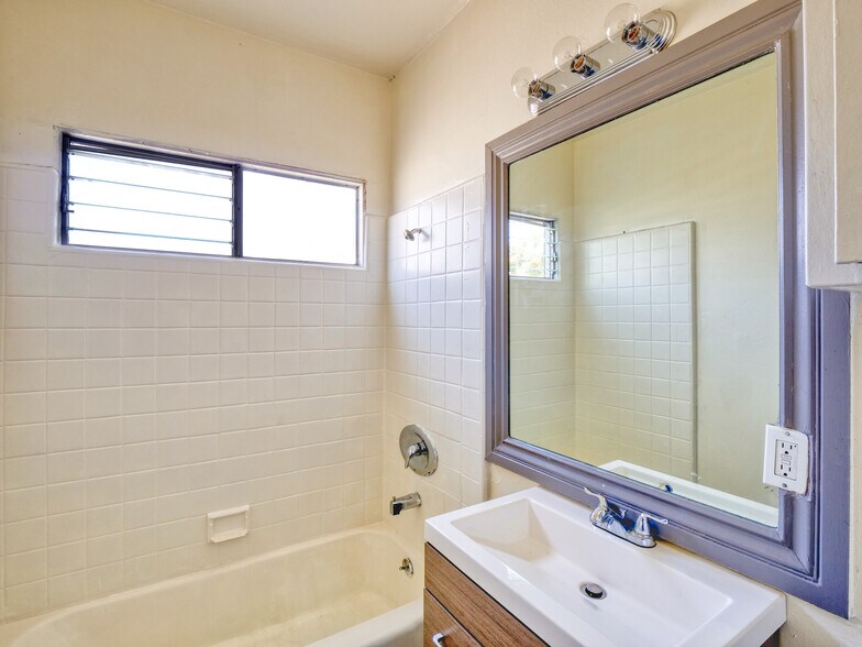 More Photos Of 8530 Sunland Blvd, Sun Valley Apartments For Sale