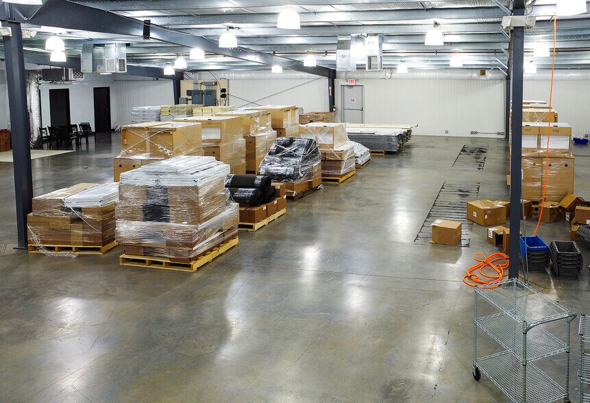 More Photos Of 4285 Hwy 31 W, Tyler Showroom For Lease