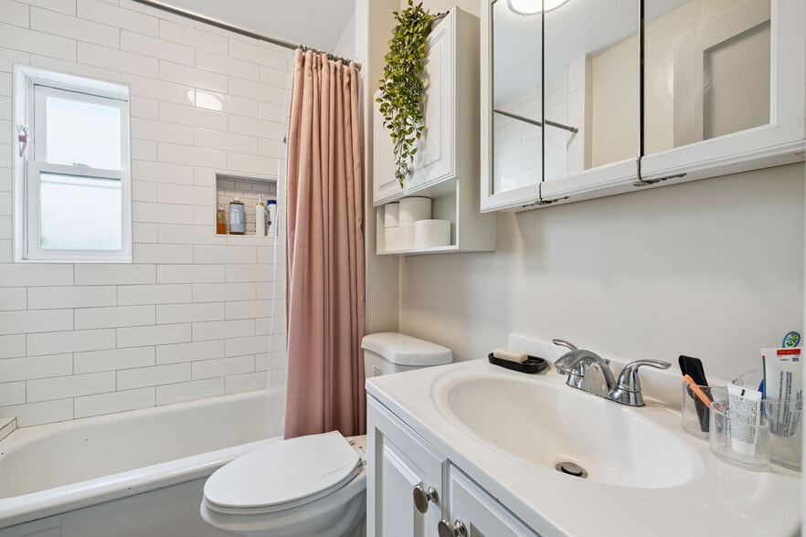 More Photos Of 1674 S Via Salida, Palm Springs Apartments For Sale