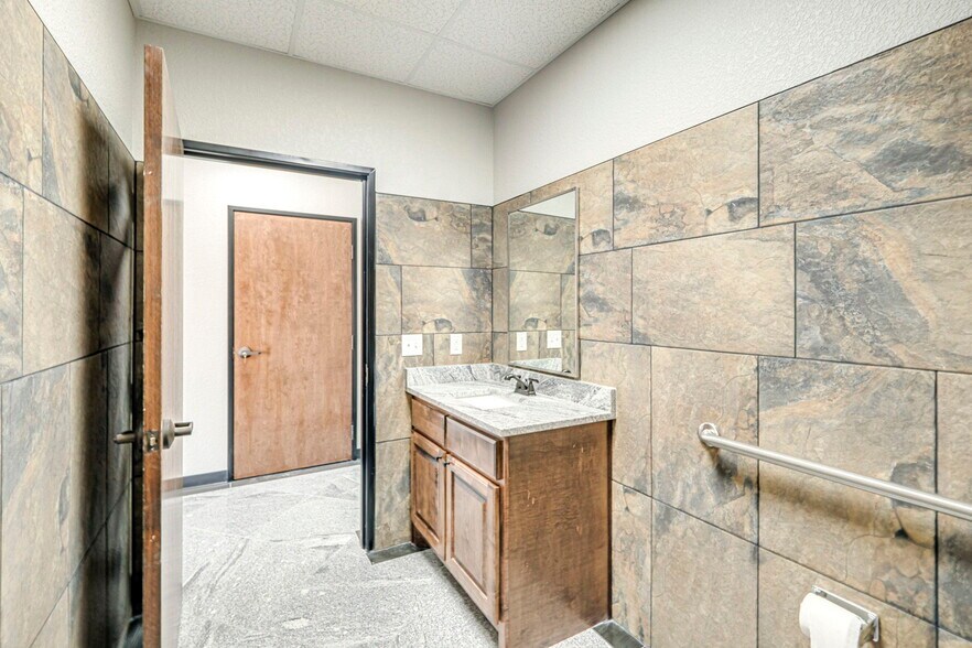 More Photos Of 16791 W Basin St, Odessa Warehouse For Sale