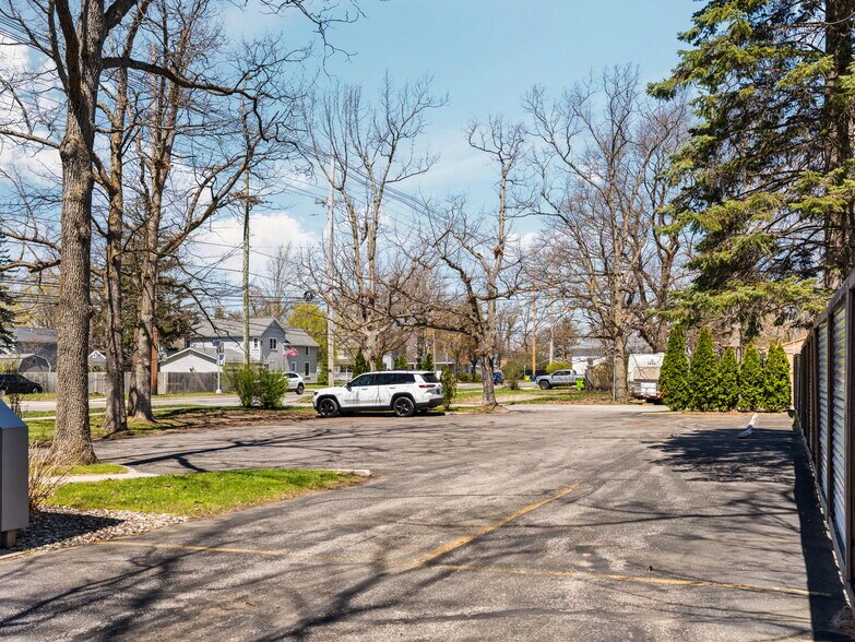 More Photos Of 1323 Cass St, Traverse City Flex For Sale