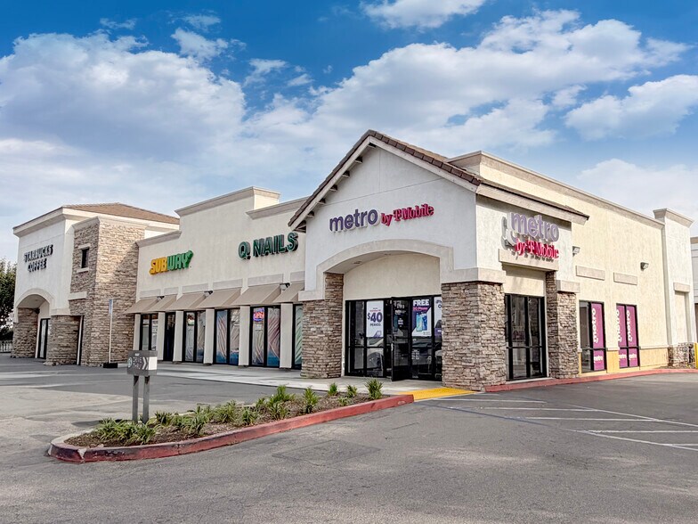 Primary Photo Of 2701 N Bristol St, Santa Ana Storefront For Lease