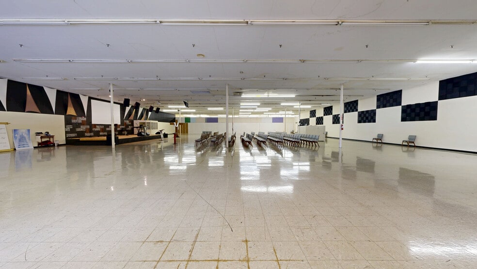 Primary Photo Of 3200 Roosevelt Blvd, Middletown Unknown For Lease