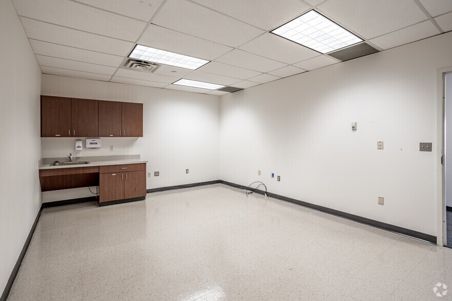 More Photos Of 500 Scarborough Dr, Egg Harbor Township Unknown For Lease