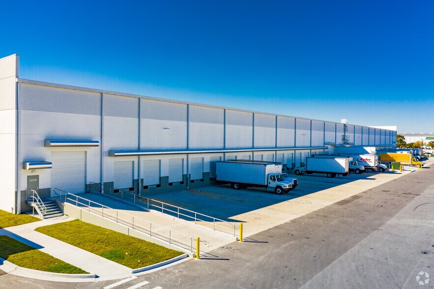 More Photos Of 12310 62nd St N, Largo Distribution For Lease