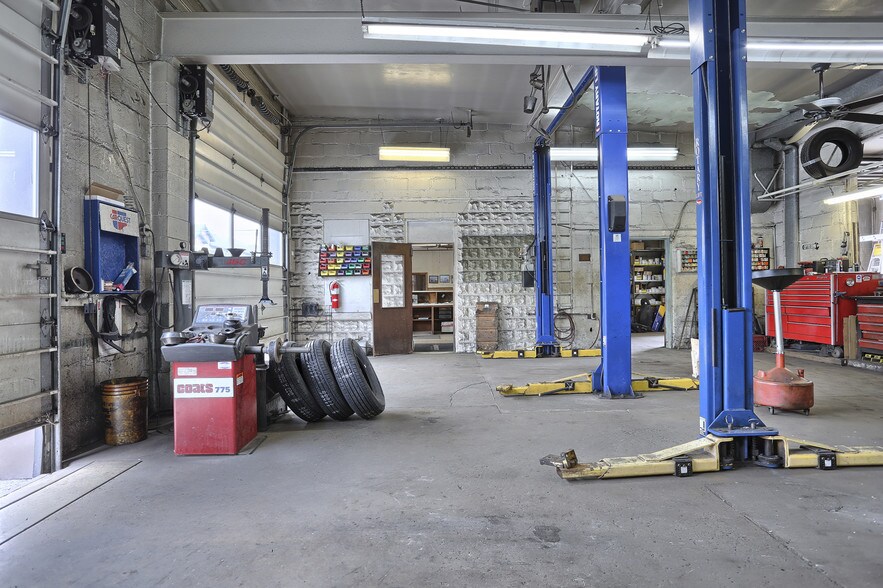 More Photos Of 270 E Lehman St, Lebanon Auto Repair For Sale
