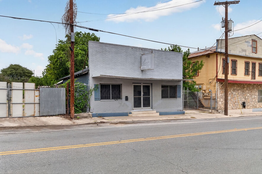 More Photos Of 905 Ruiz St, San Antonio Storefront For Sale