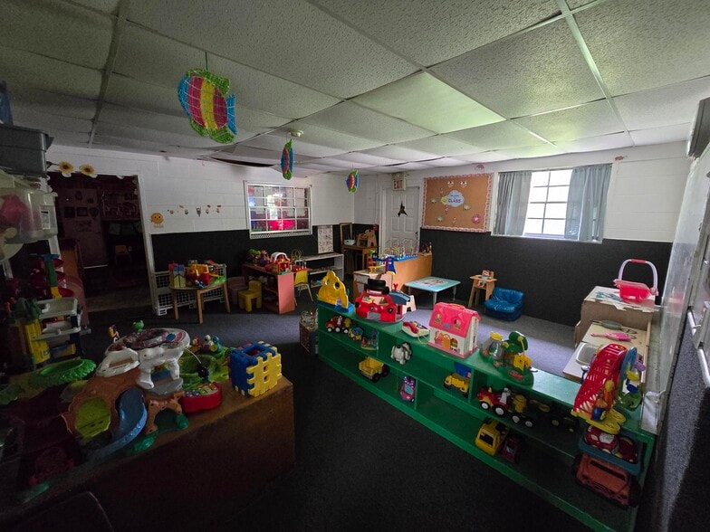 More Photos Of 8810 W Norfolk St, Tampa Schools For Sale