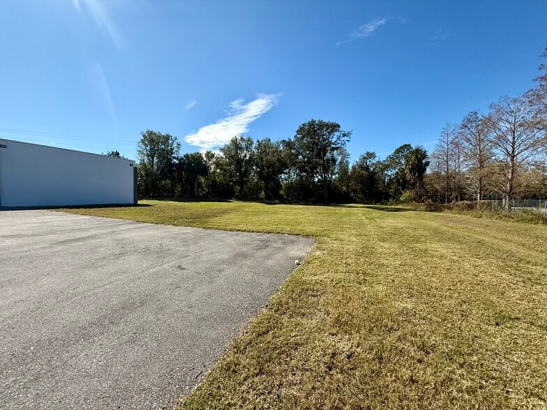 More Photos Of 12388 Starkey Rd, Largo Warehouse For Lease