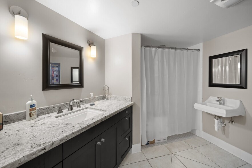More Photos Of 74 San Francisco St, Avila Beach Flex For Sale