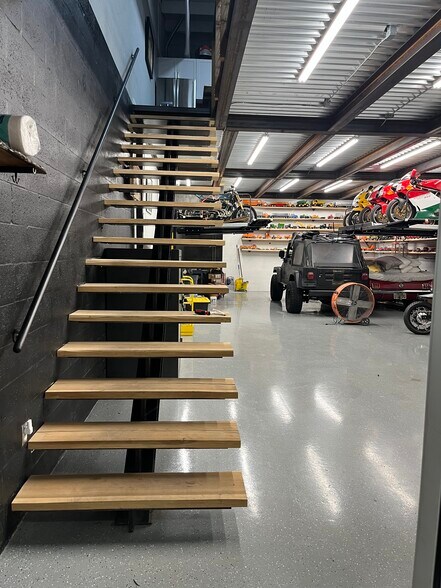 More Photos Of 18948 Tamiami Trl, Fort Myers Self Storage For Sale