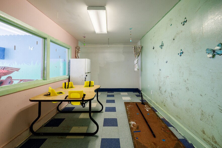 More Photos Of 300 W Clay St, Richmond Storefront Retail Residential For Lease