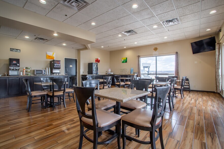 More Photos Of 6910 27th St, Moline Hotel For Sale