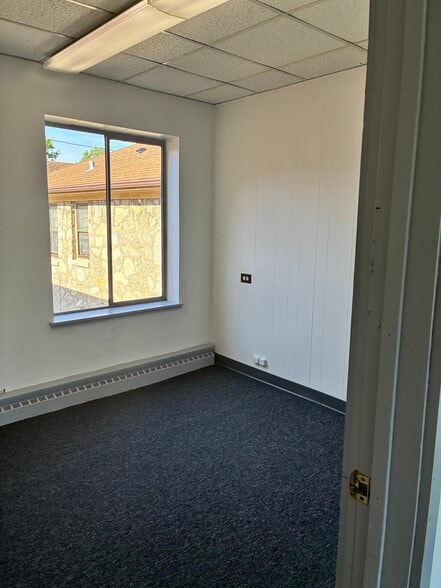 More Photos Of 4011 W Capitol Dr, Milwaukee Office For Lease
