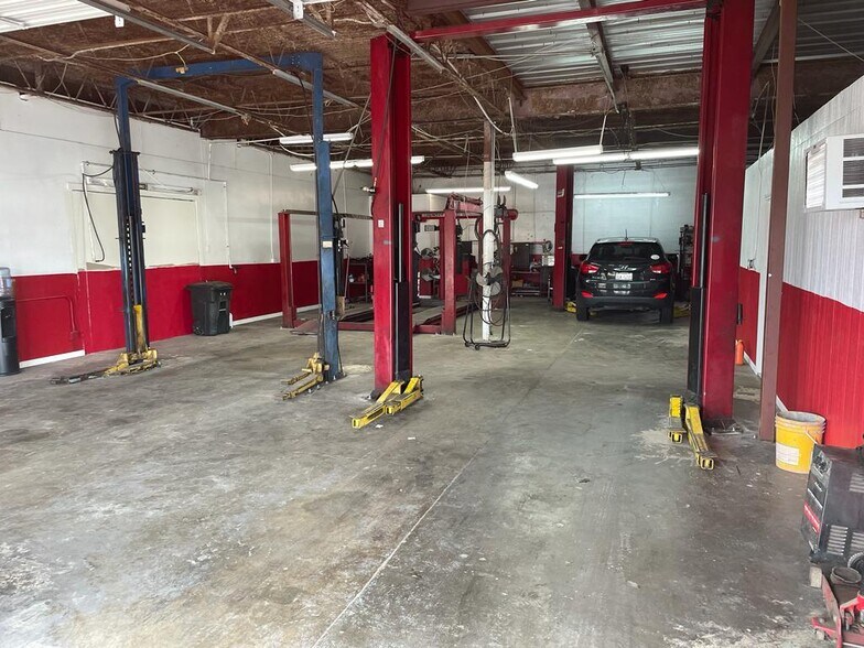 More Photos Of 2116 Fry Rd, Houston Auto Repair For Lease