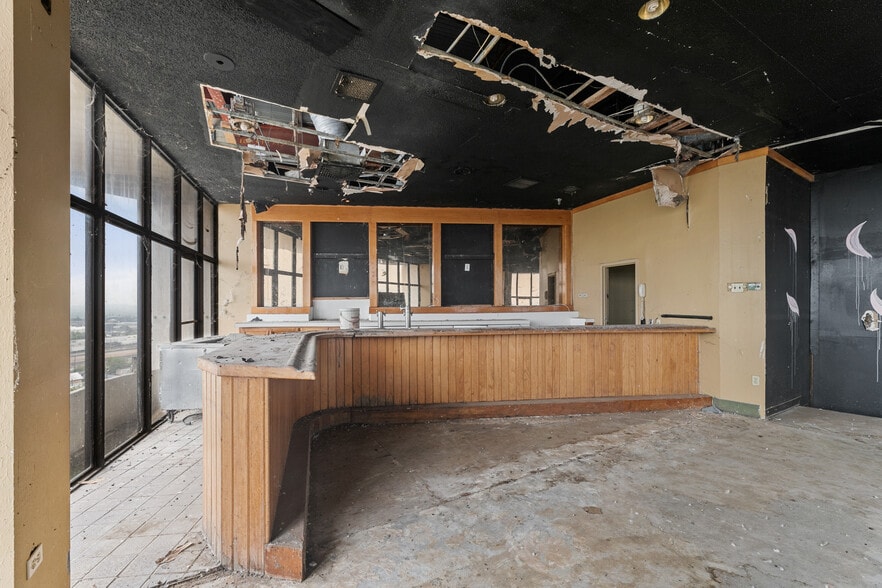 More Photos Of 1 S Main Ave, Laredo Hotel For Sale