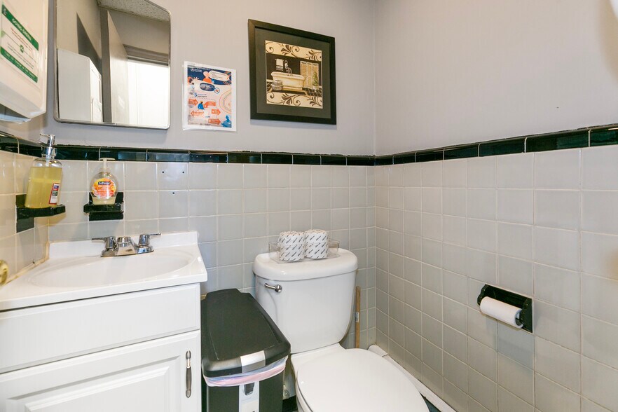 More Photos Of 421 Deer Park Ave, Babylon Medical For Sale