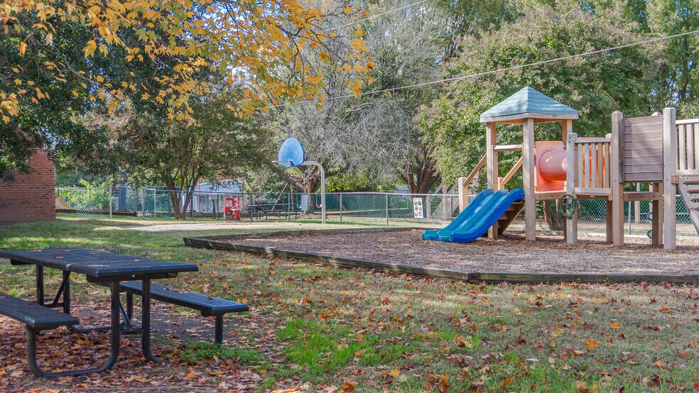 More Photos Of 19619 W Catawba Ave, Cornelius Daycare Center For Lease