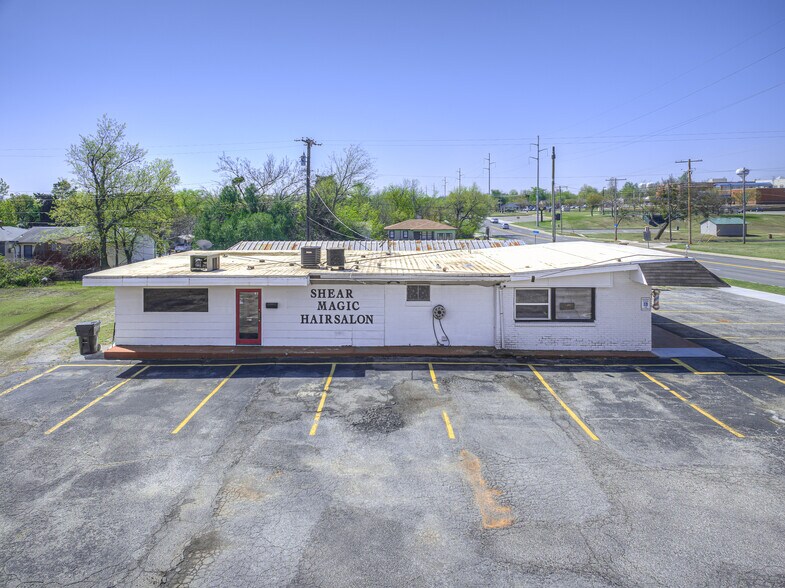 More Photos Of 2000 S Midwest Blvd, Oklahoma City Freestanding For Sale