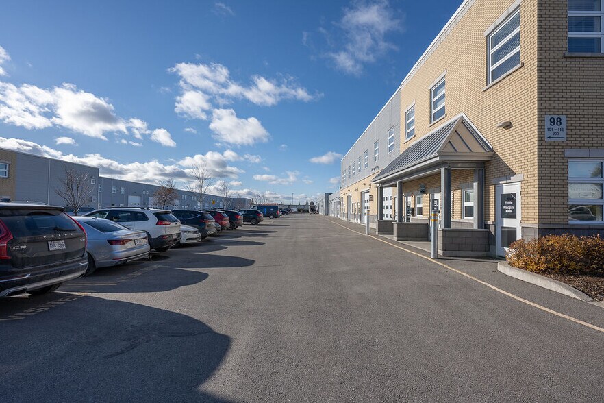 More Photos Of 96-98 Blanchard Rue, Sainte-Thérèse Light Manufacturing For Lease