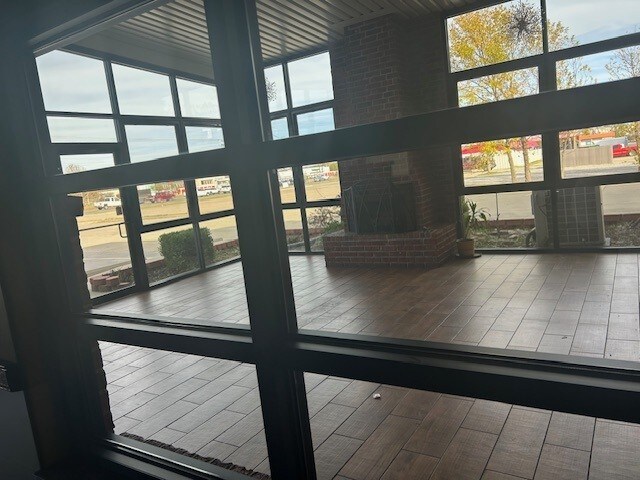 More Photos Of 139 W Shawnee St, Muskogee General Retail For Lease