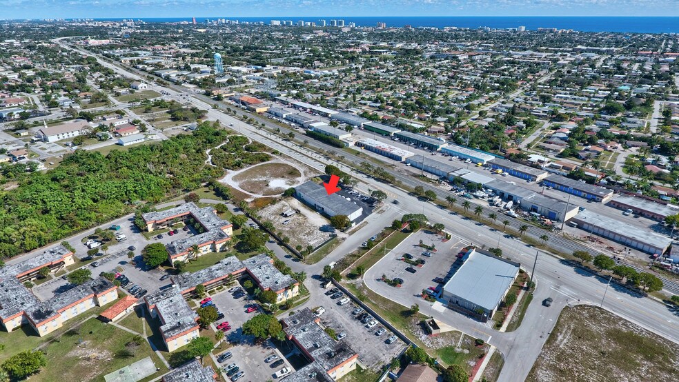 More Photos Of 1299 S Dixie Hwy, Deerfield Beach Showroom For Lease