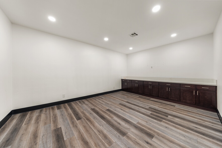 More Photos Of 23282 Peralta Dr, Laguna Hills Warehouse For Sale