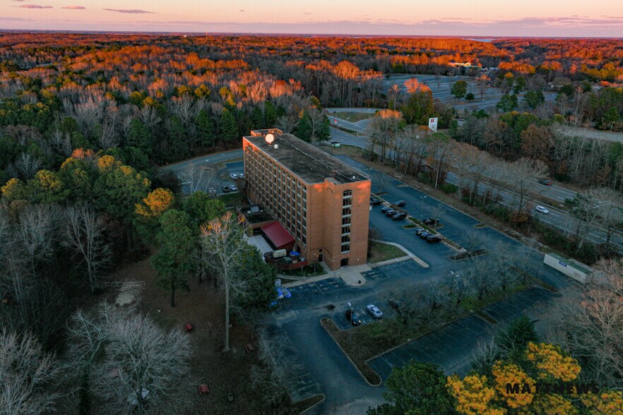 More Photos Of 201 Water Country Pky, Williamsburg Hotel For Sale