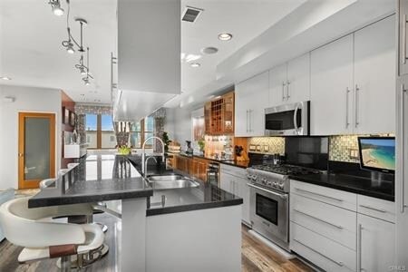 More Photos Of 123 Richmond St, El Segundo Storefront Retail Residential For Lease