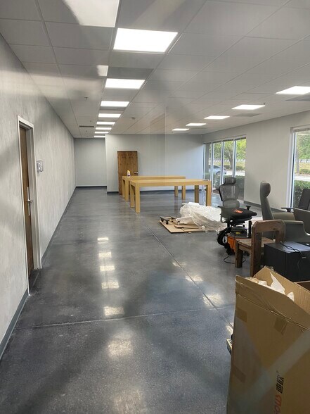 More Photos Of 8010 Sunport Dr, Orlando Light Distribution For Sale