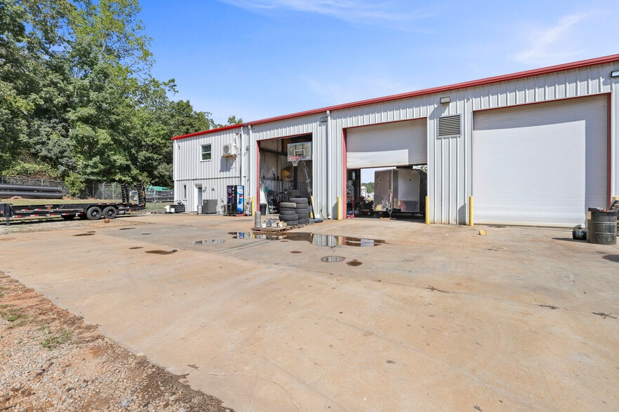 More Photos Of 477 Corinth Rd, Newnan Warehouse For Lease