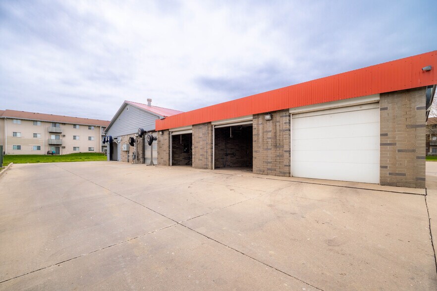 More Photos Of 875 Sherrylynn Blvd, Pleasant Hill Carwash For Sale