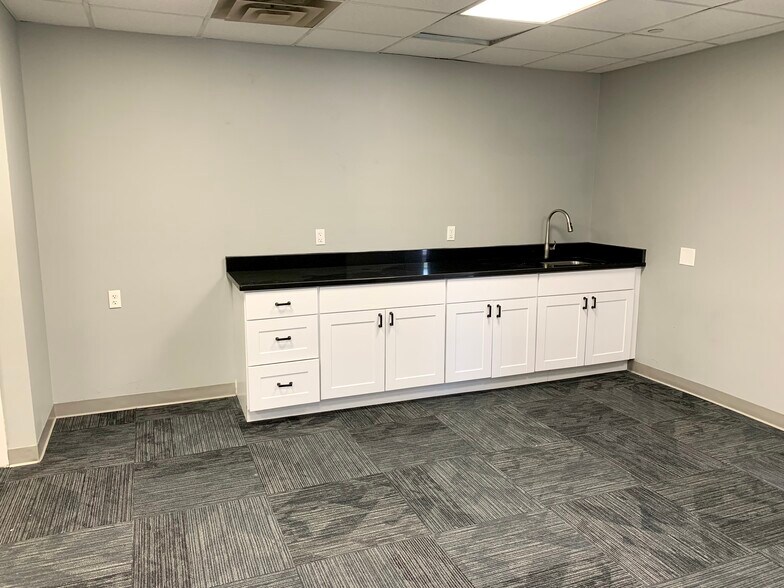 More Photos Of 2800 Lafayette Rd, Portsmouth Freestanding For Lease