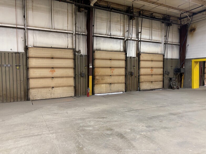 More Photos Of 800 Weston Ave, Kendallville Manufacturing For Lease
