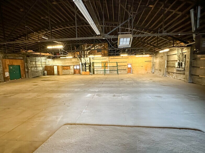 More Photos Of 423 N 7th St, Perry Freestanding For Sale