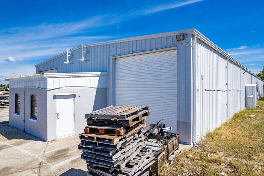 More Photos Of 7826 Rhodes Rd, Hudson Warehouse For Lease