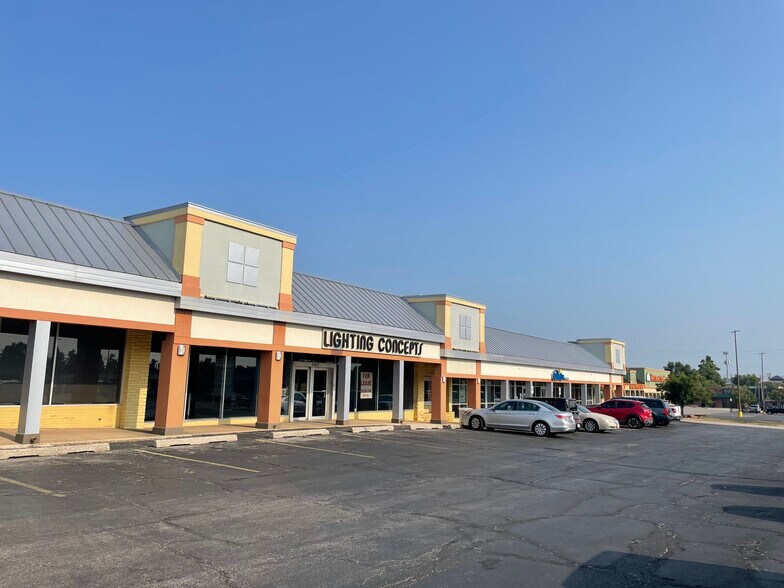 More Photos Of 6807-7013 N May Ave, Oklahoma City Unknown For Lease