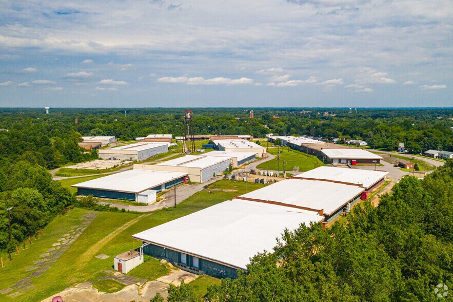 More Photos Of 756 S West St, Petersburg Warehouse For Lease