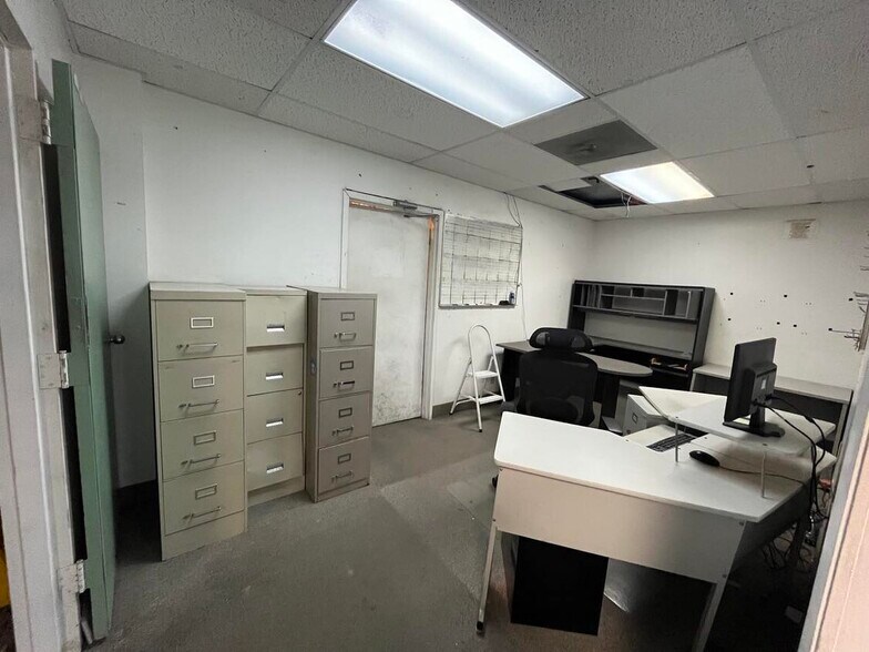 More Photos Of 6250 N Military Trl, West Palm Beach Showroom For Lease