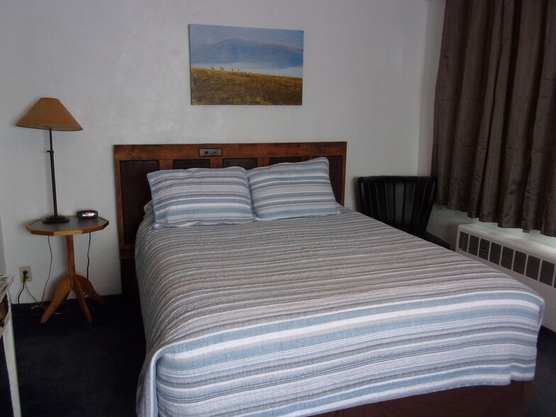 More Photos Of 308 S Main St, Darby Hotel For Sale