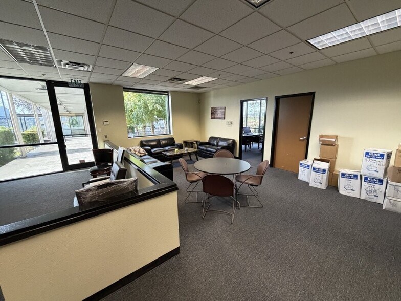 More Photos Of 208 Maurin Rd, Chehalis Warehouse For Lease