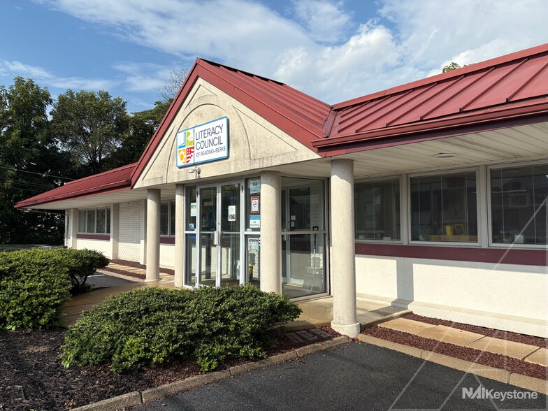 More Photos Of 35 S Dwight St, West Lawn Office For Lease