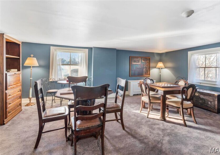 More Photos Of 876 W State St, Jacksonville Hospitality For Sale