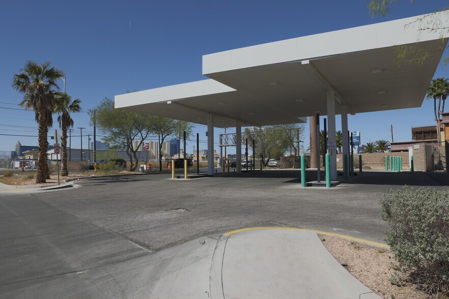 Primary Photo Of 4990 Paradise Rd, Las Vegas Service Station For Lease