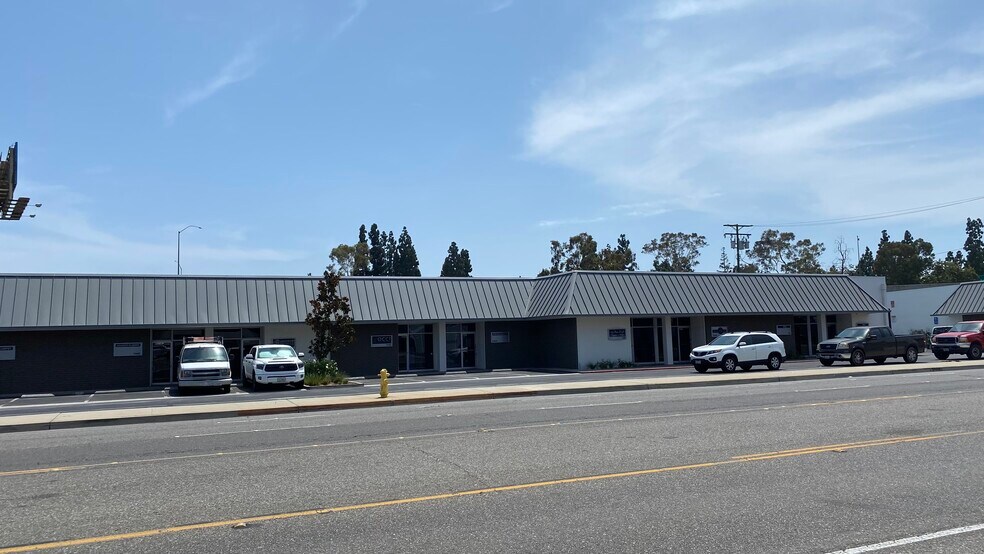 More Photos Of 7212-7256 Garden Grove Blvd, Westminster Warehouse For Lease