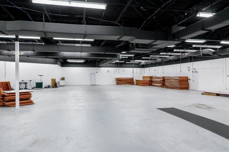 More Photos Of 14101-14105 Mccormick Dr, Tampa Light Manufacturing For Lease