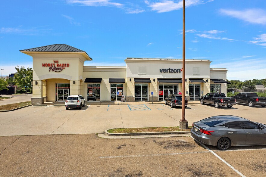 More Photos Of 940 E County Line Rd, Ridgeland Freestanding For Sale